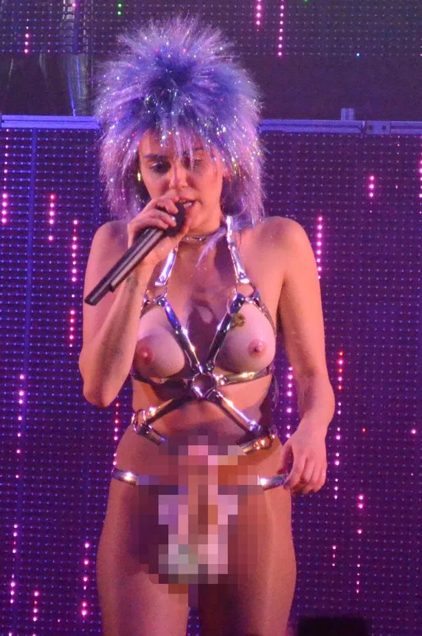 Miley Cyrus Singing Naked photo 12