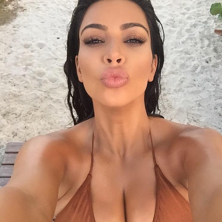 Kim Kardashian Boob Shots photo 24