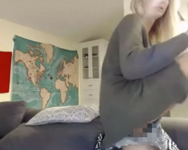 Girl Shows Vagina On Twitch photo 16