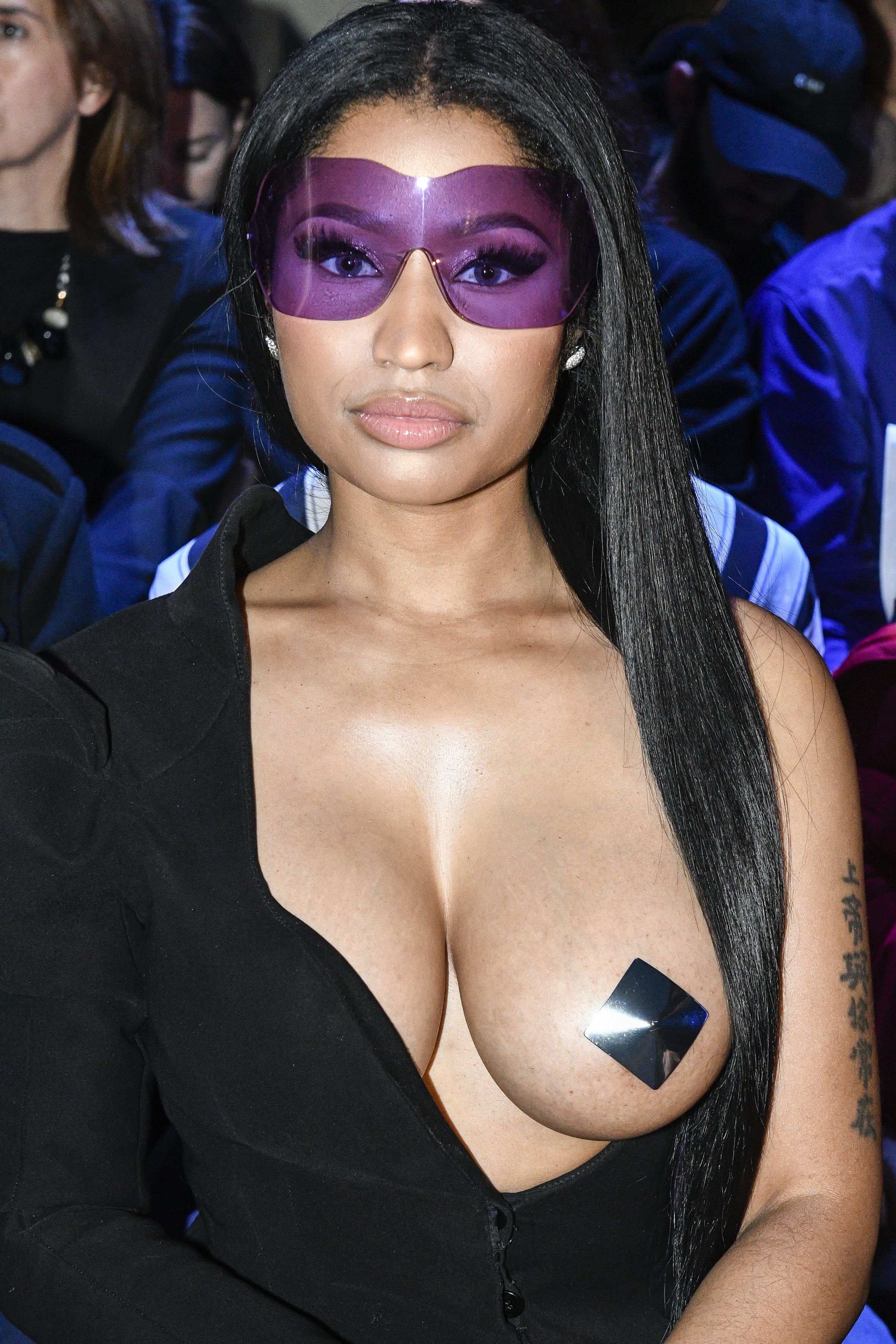 Nicki Minaj Showing Her Tits photo 28