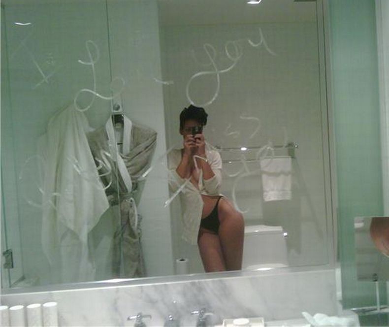 Rihanna Pics Leak photo 7
