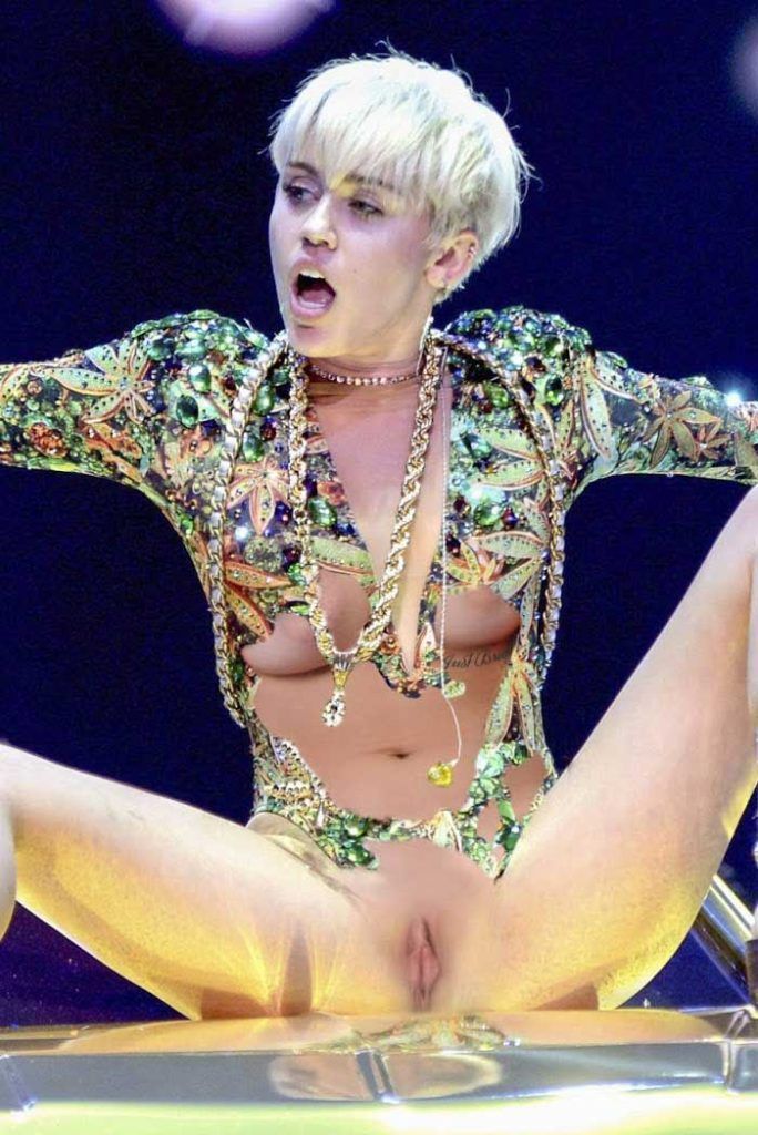 Miley Cyrus Vagina Uncensored photo 20