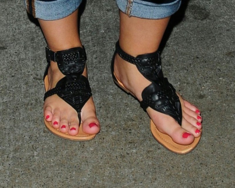 Demi Lovato Feet Pics photo 4