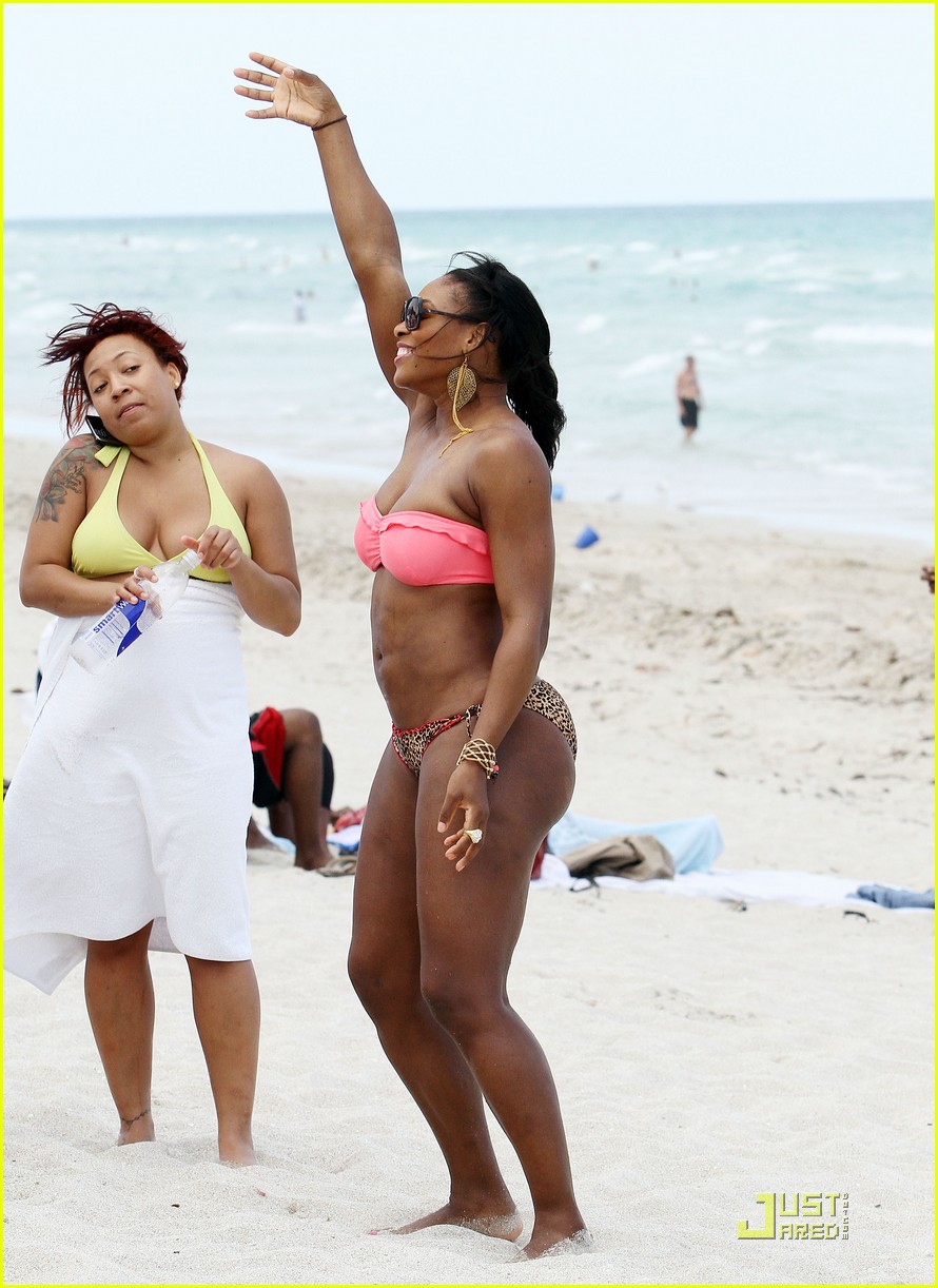 Serena Williams Beach Pics photo 21