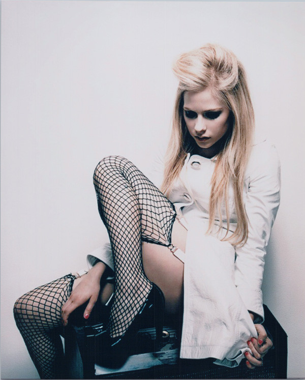 Avril Lavigne Sexy Photos photo 12