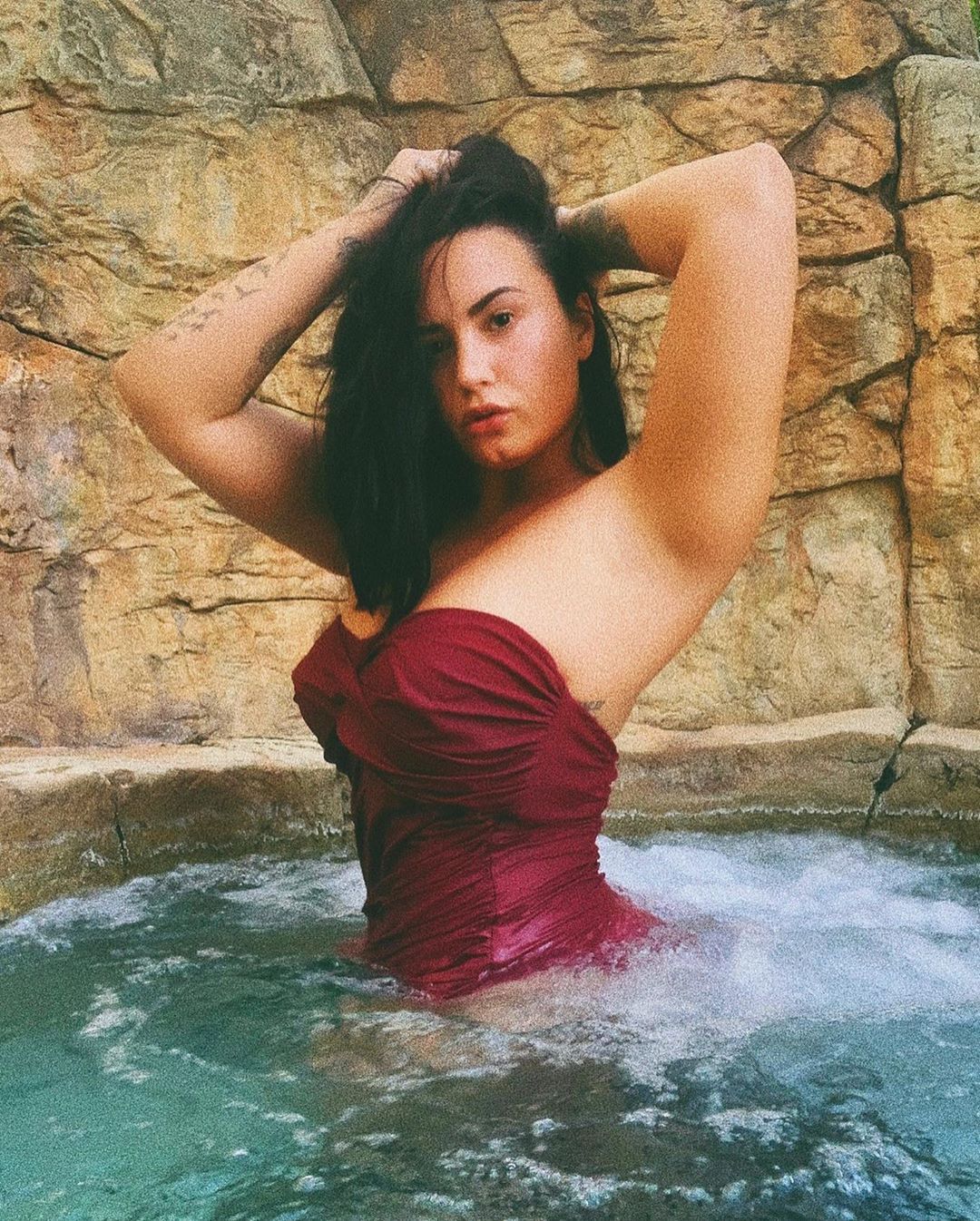 Demi Lovato Hot Photos photo 28