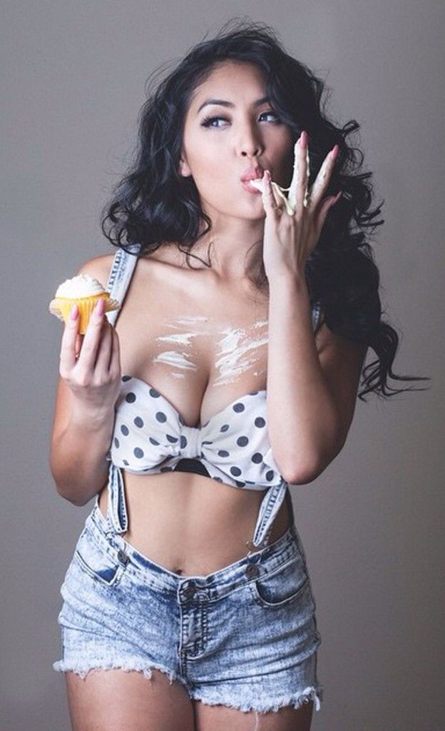 Marie Madore Hot photo 13