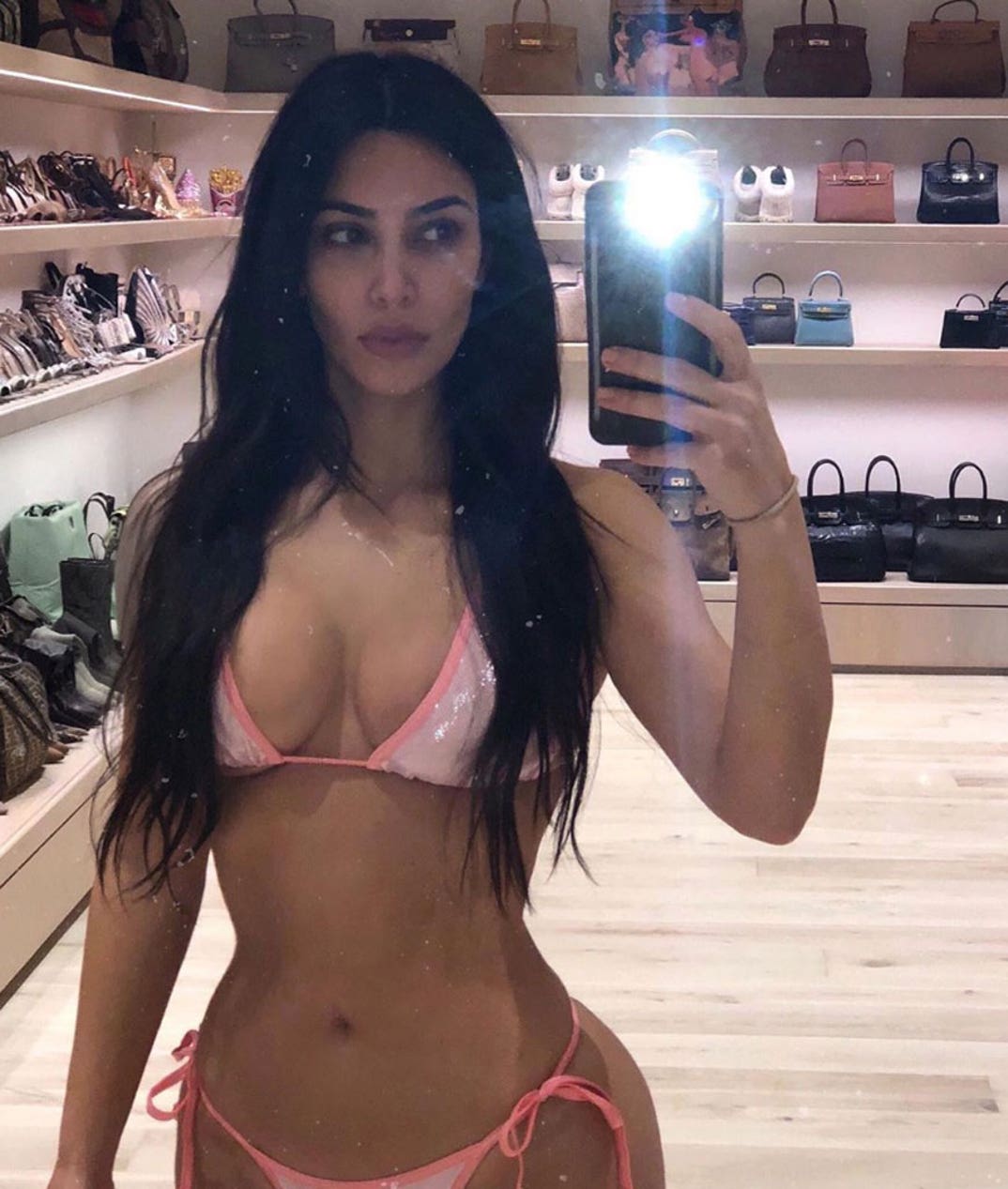 Kim Kardashian Hot Selfies photo 9