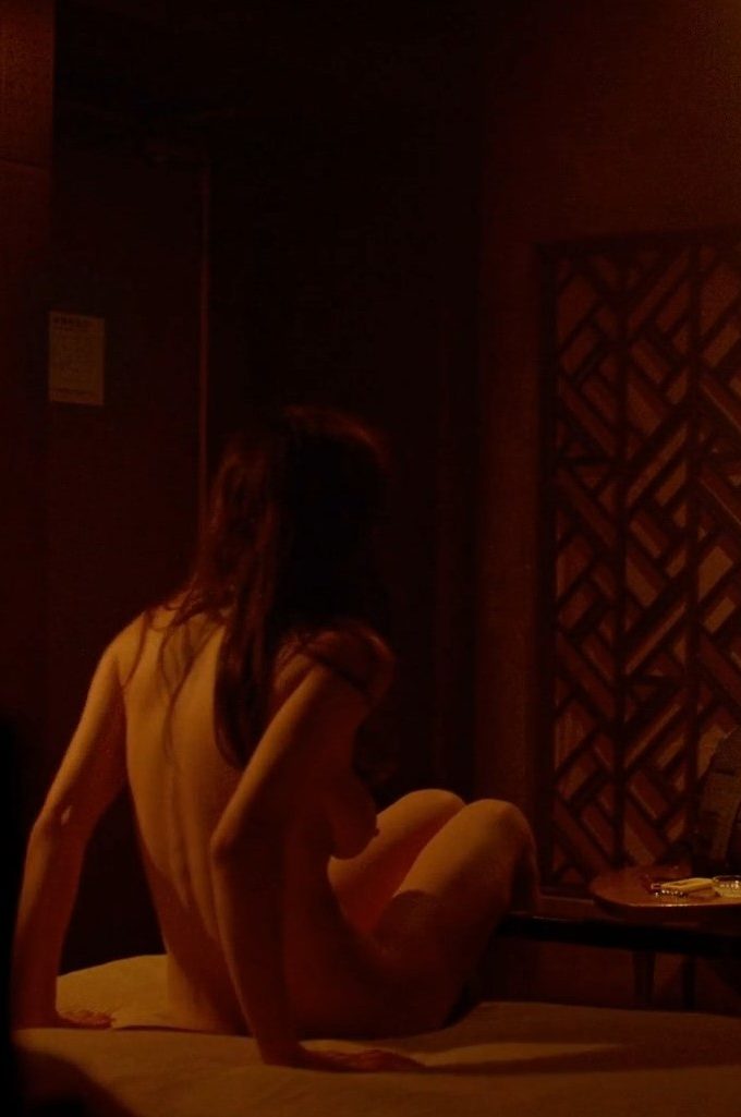 Alexandra Daddario Topless Scene photo 18