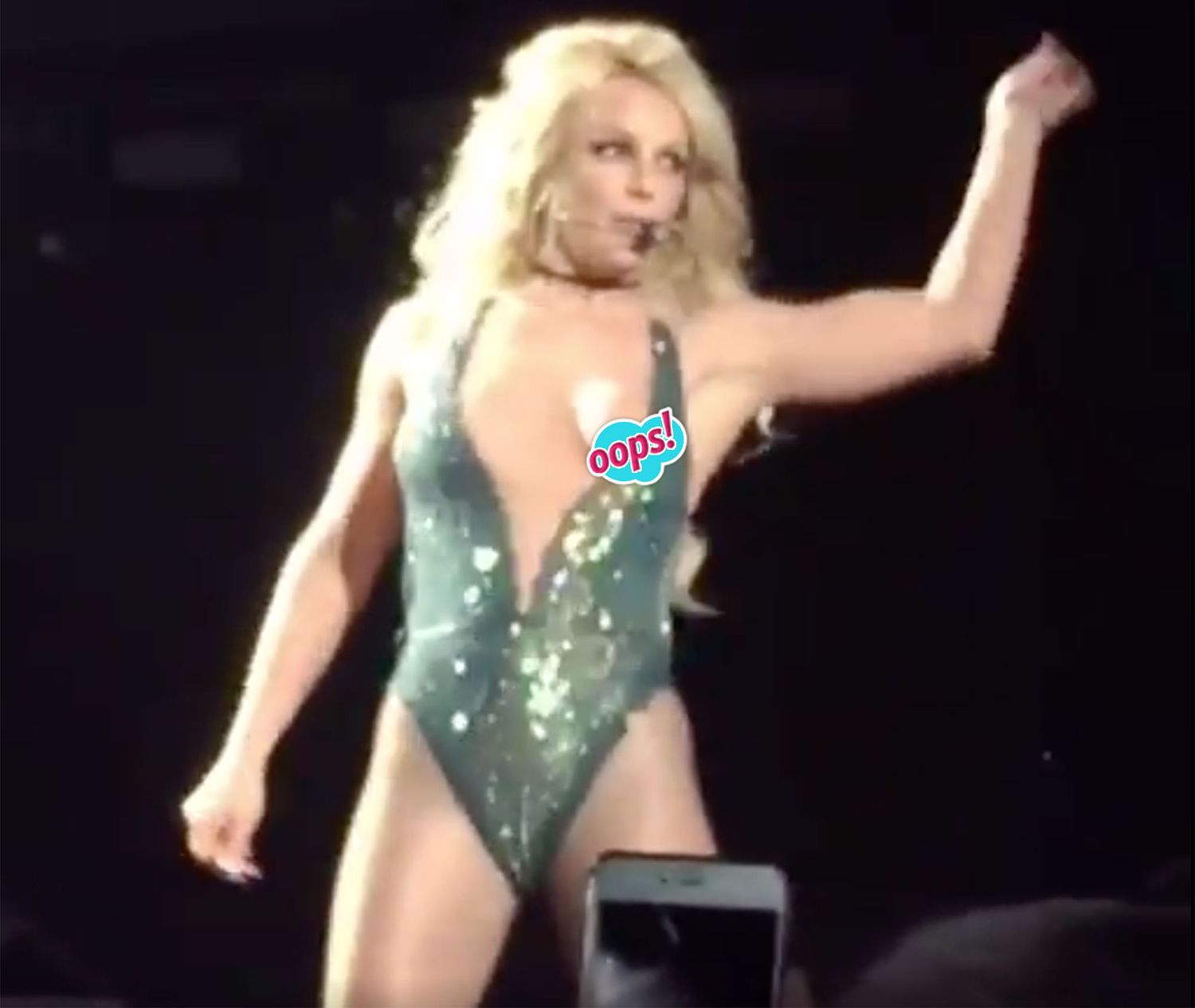 Britney Nipple Slip photo 28