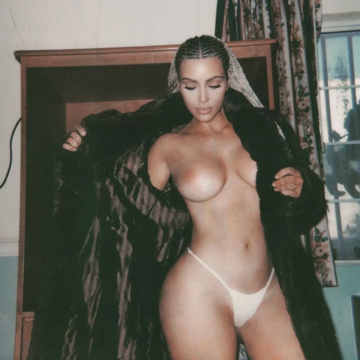Kim.kardashian Tits photo 20