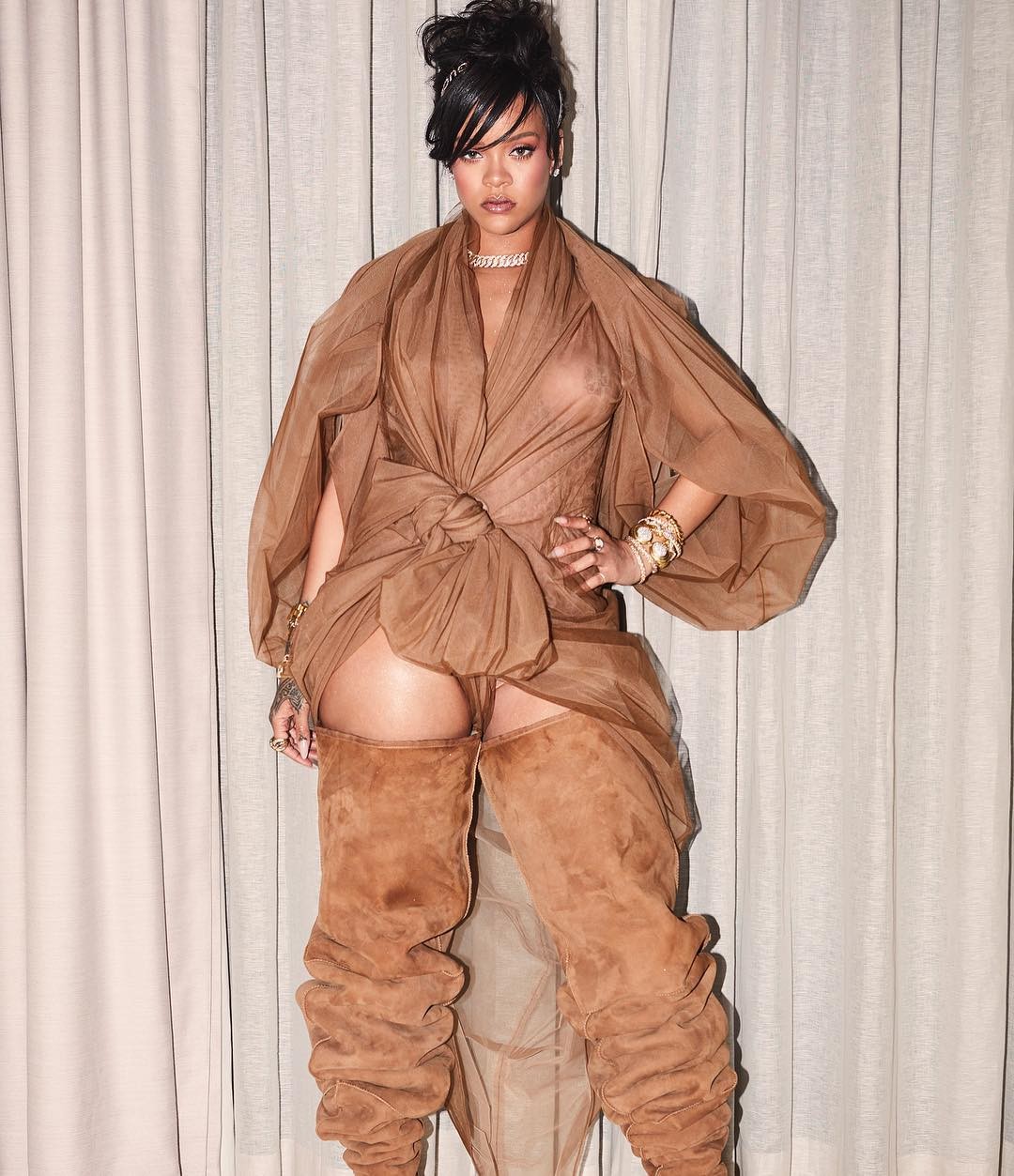 Pictures Of Rihanna Nude photo 17