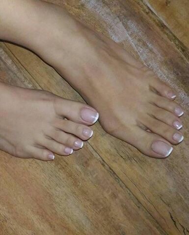 Ariana Grande Feet Pics photo 29