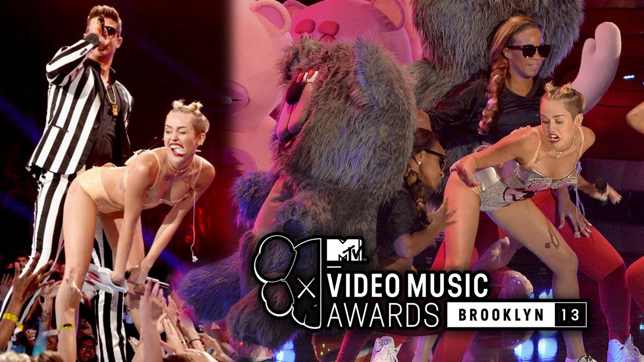 Miley Cyrus Twerking Nude photo 14