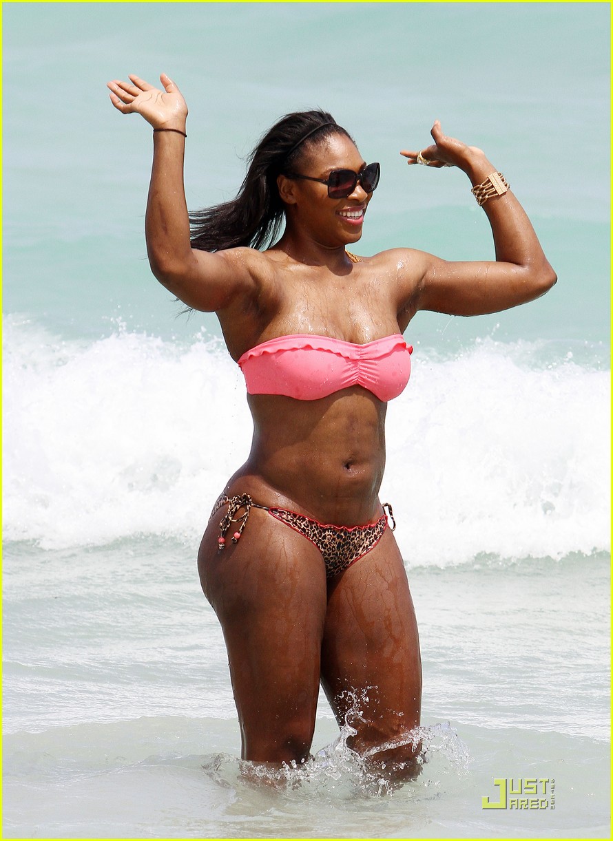 Serena Williams Beach Pics photo 5