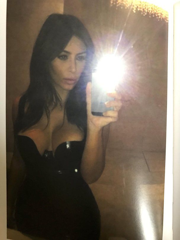 Kim Kardashian Selfish Pictures photo 14