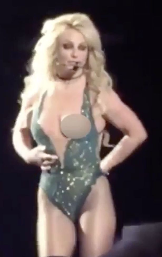 Britney Spears Tit photo 5