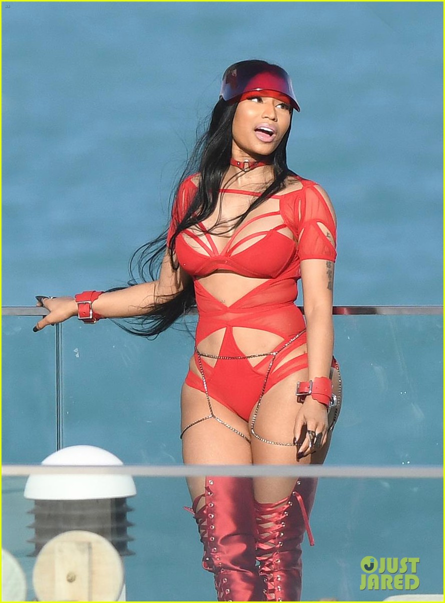 Nicki Minaj Hot Bikini photo 19