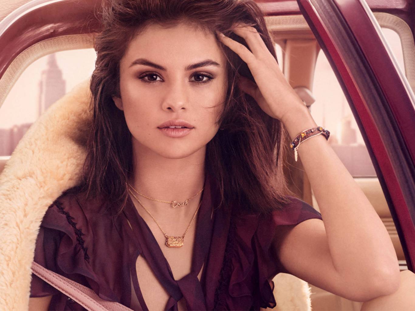 Hot Selena Gomez Wallpapers photo 29