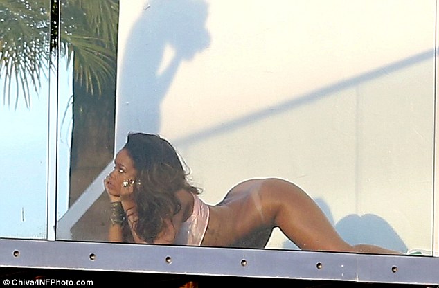 Rihanna Bottomless Photoshoot photo 27