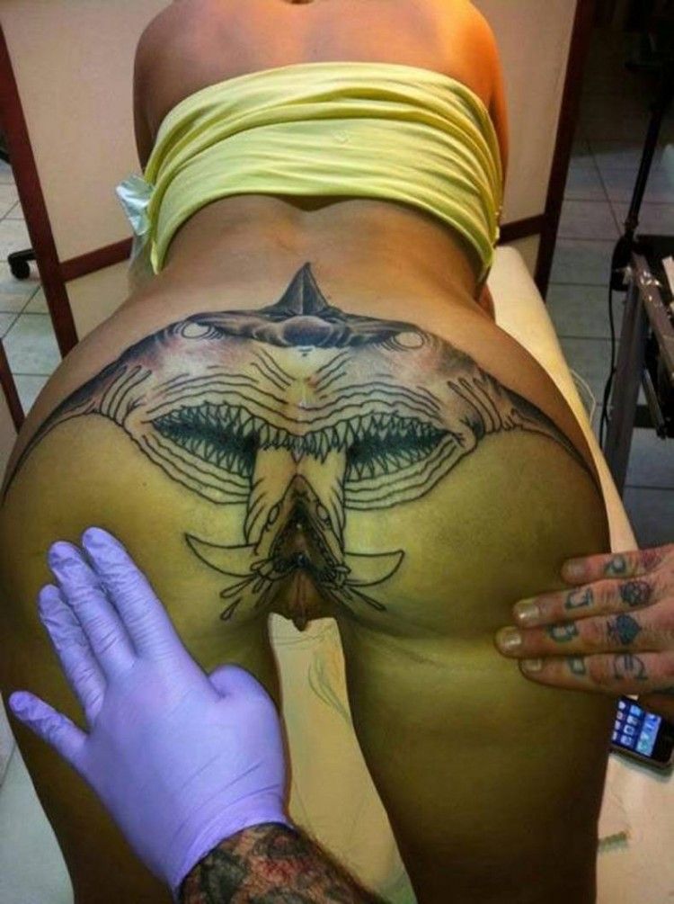 Tattoo On Her Pussy photo 4