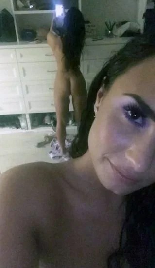 Demi Lavato Nude Leaks photo 24