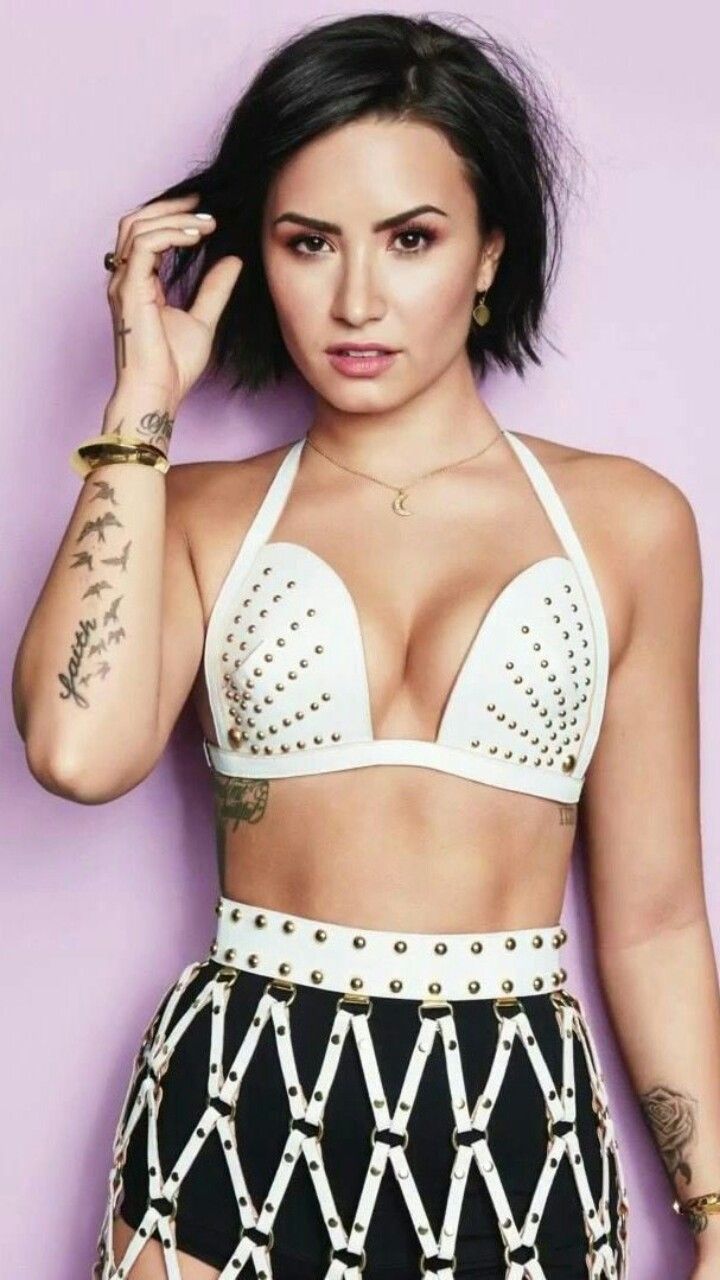 Demi Lovato Hot Photos photo 7
