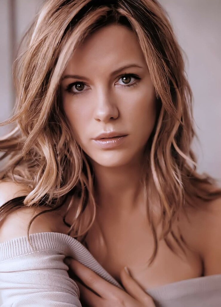 Kate Beckinsale Sexy Images photo 18