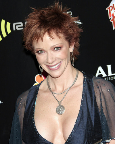 Lauren Holly Cleavage photo 4