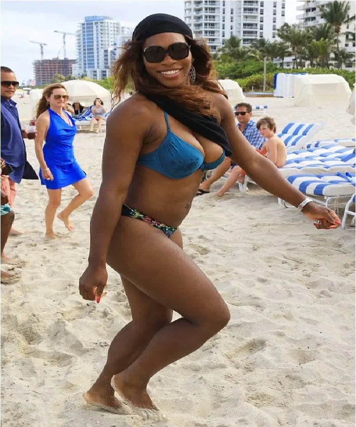 Serena Williams Beach Pics photo 18