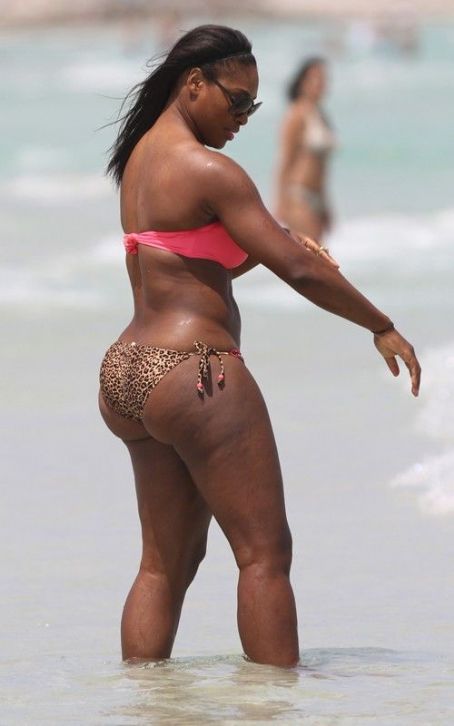 Serena Williams Beach Pics photo 15