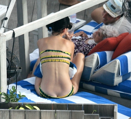 Katy Perry Oops Pics photo 10