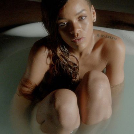 Free Rihanna Nude Pics photo 21