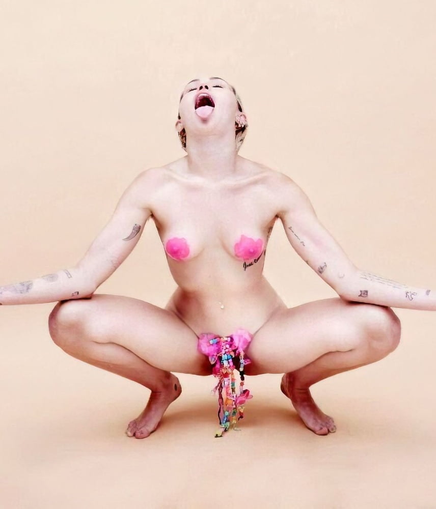 Miley Cyrus Nude Outtakes photo 13