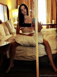 Allison Brie Nude Leak photo 29