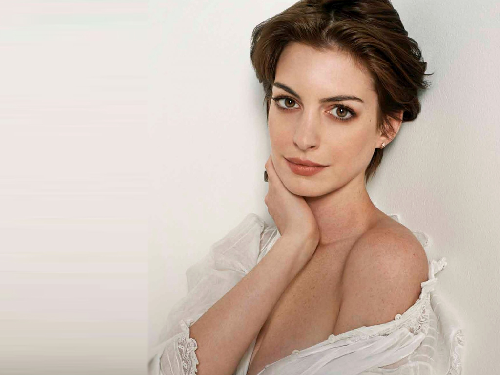 Anne Hathaway Hacked Photos photo 15