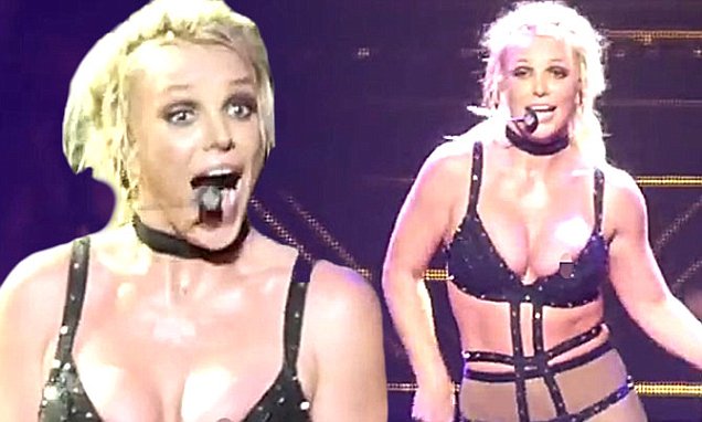 Britney Nipple Slip photo 8