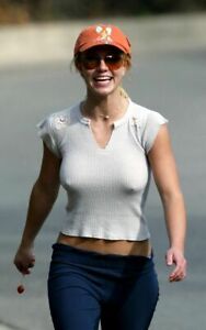Britney Nipple Slip photo 6