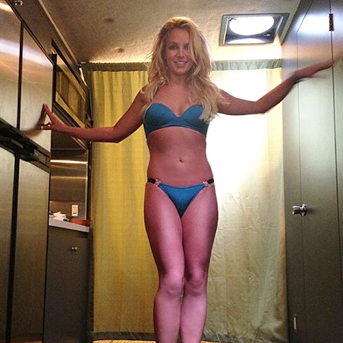 Britney Spears Bikini Photos photo 27