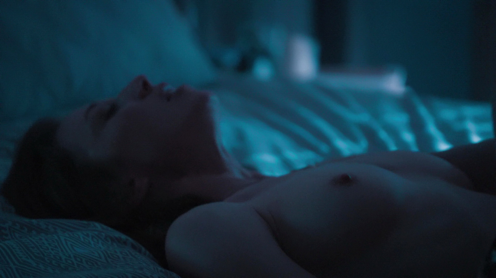 Carrie Coon Nude Leftovers photo 2