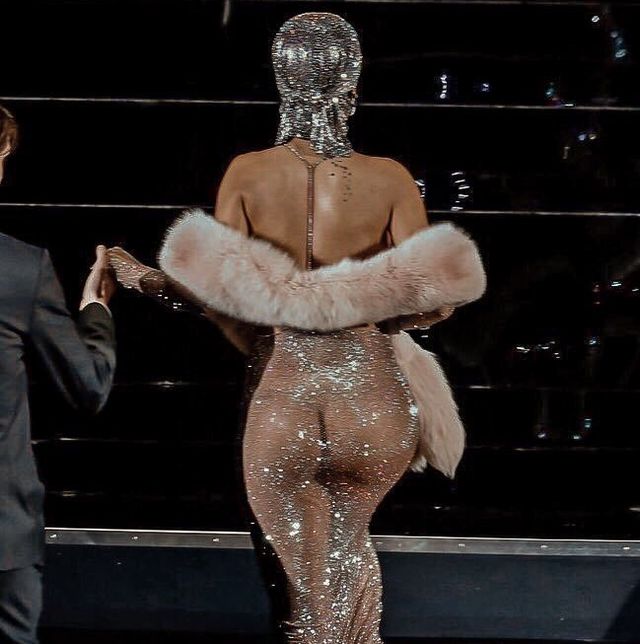 Rihanna Sexy Butt photo 18