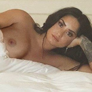 Demi Lovato Nude Snapchat photo 16