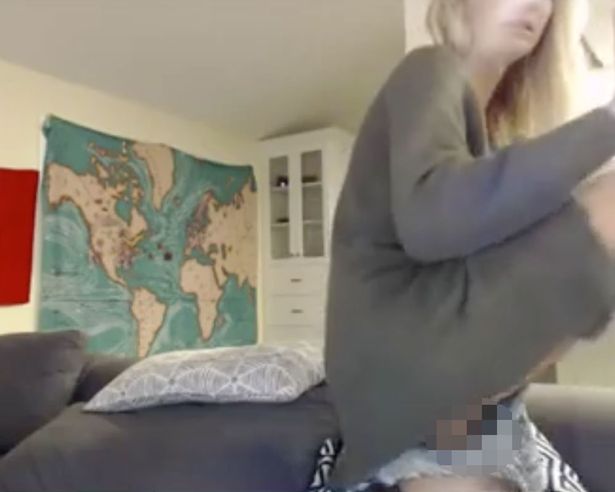 Girl Shows Vagina On Twitch photo 5