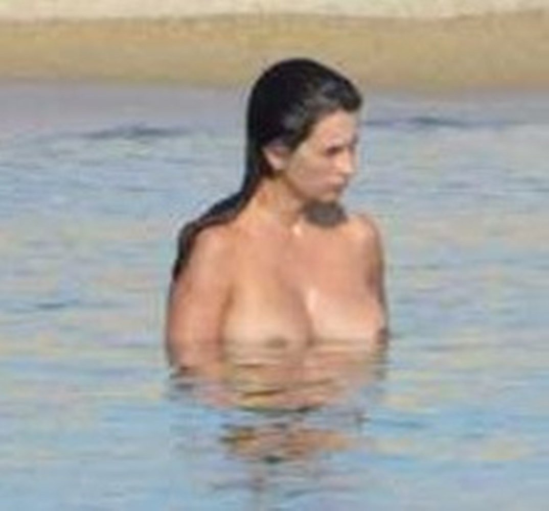 Penélope Cruz Topless photo 21