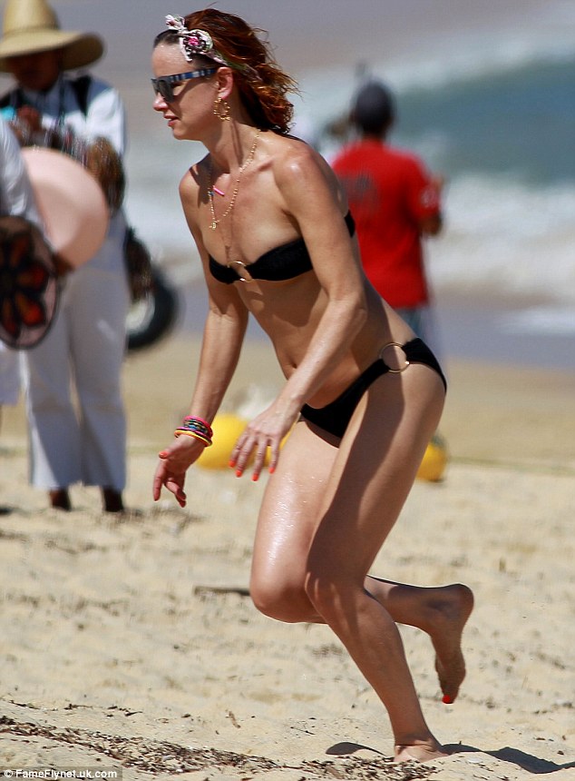 Juliette Lewis In Bikini photo 8