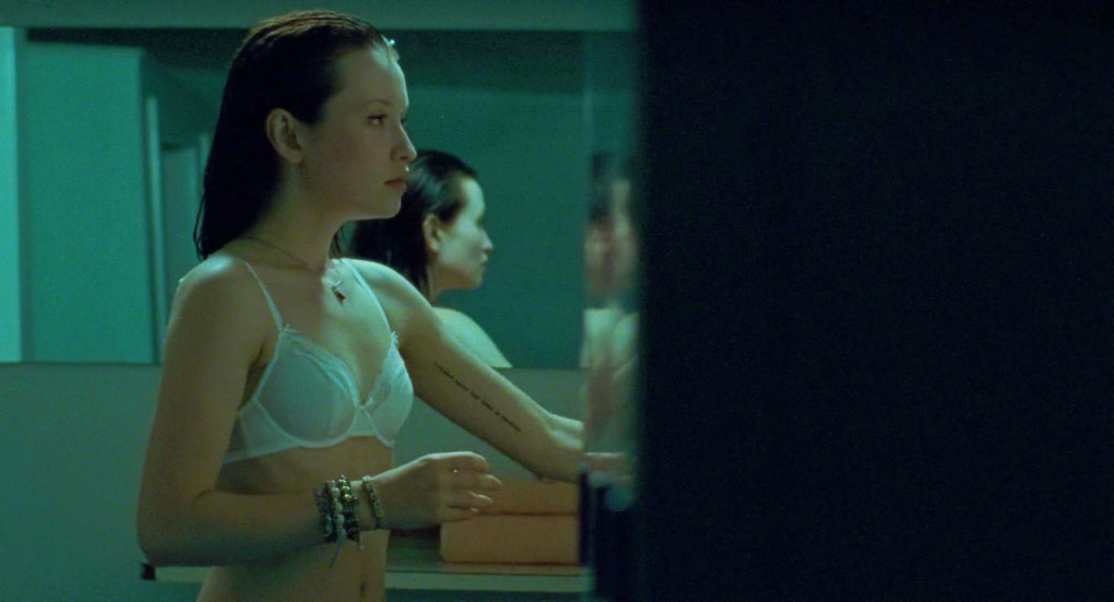 Emily Browning Butt photo 12