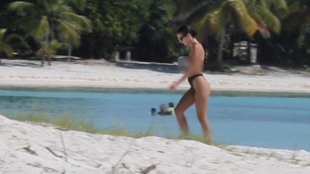 Emily Ratajkowski Topless In Ocean photo 17
