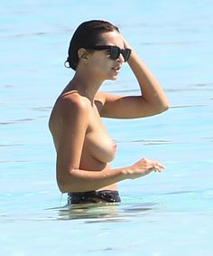 Emily Ratajkowski Topless In Ocean photo 23