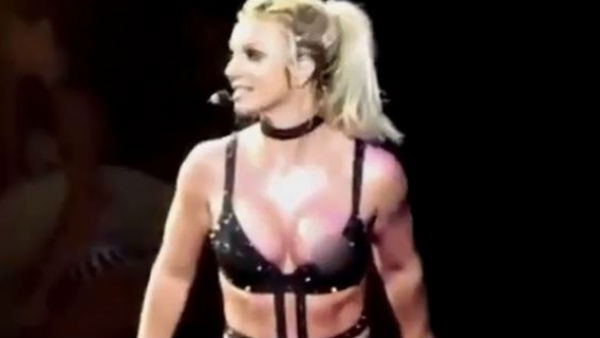 Britney Nipple Slip photo 7