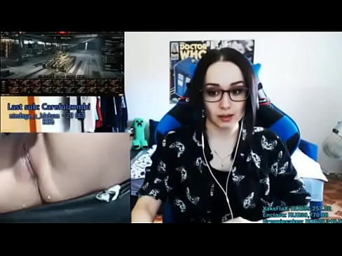 Girl Shows Vagina On Twitch photo 17